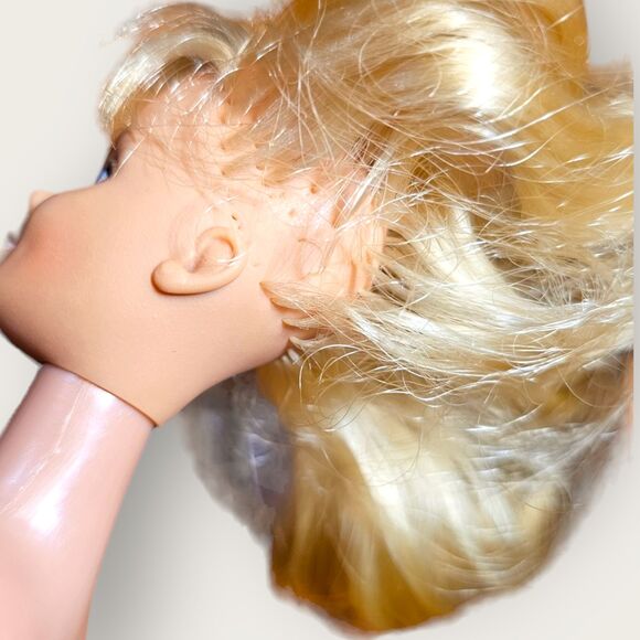 (2) Vtg Barbies with Button on back - Picture 8 of 8